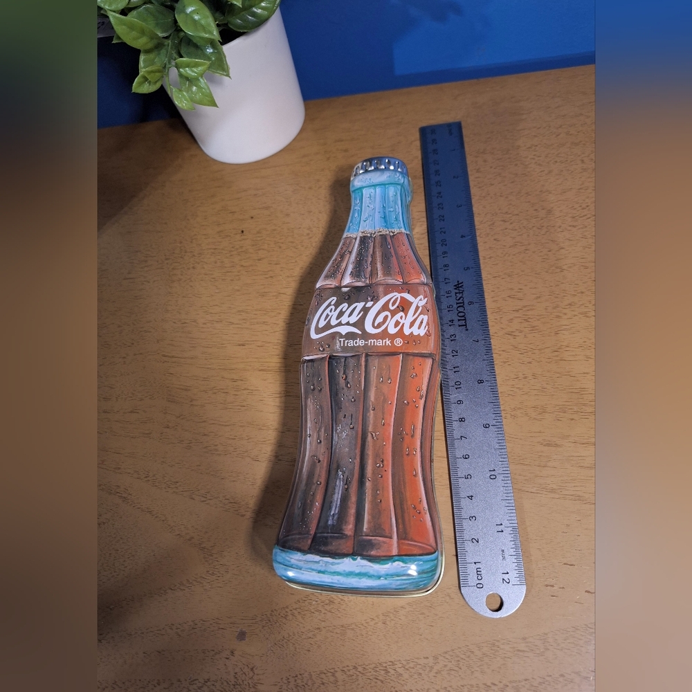 1996 9.25" COCA COLA Contour Bottle Tin - The Tin Box Company - Picture 5 of 5